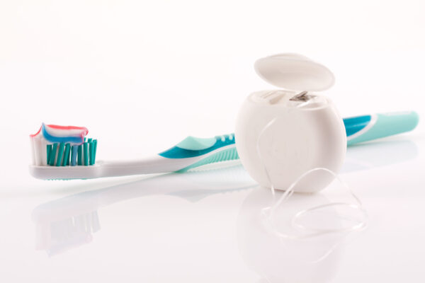 zobna ščetka, zobna pasta, zobna nitka, zobna higiena